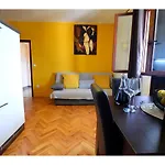 Apartment Laroom *