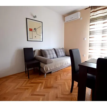 Laroom Apartment
