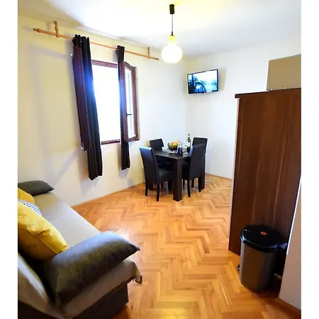 Apartment Laroom