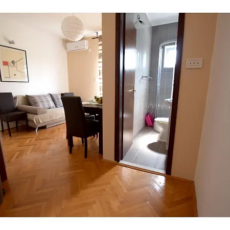 Laroom アパート セリネ